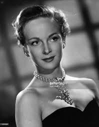 How tall is Joan Greenwood?